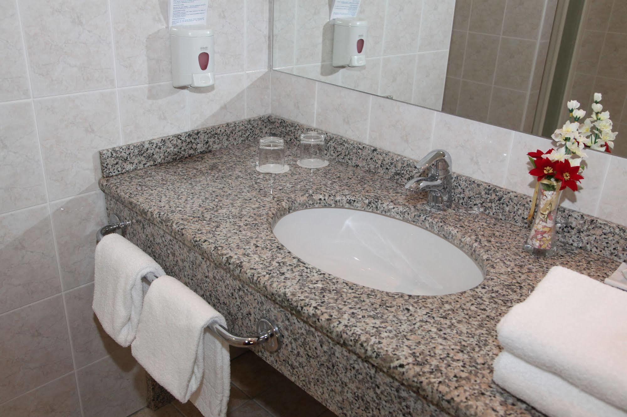 Hotel Grand Koper Luaran gambar
