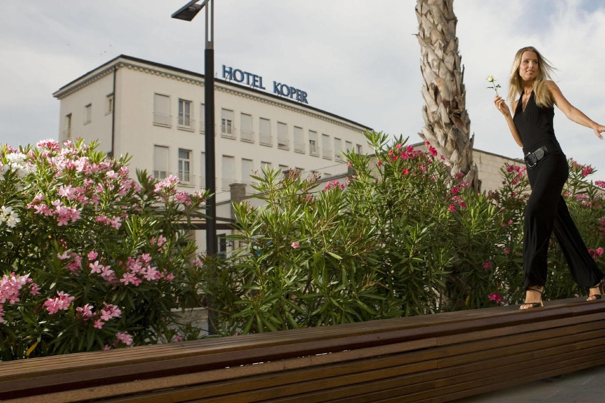 Hotel Grand Koper Luaran gambar