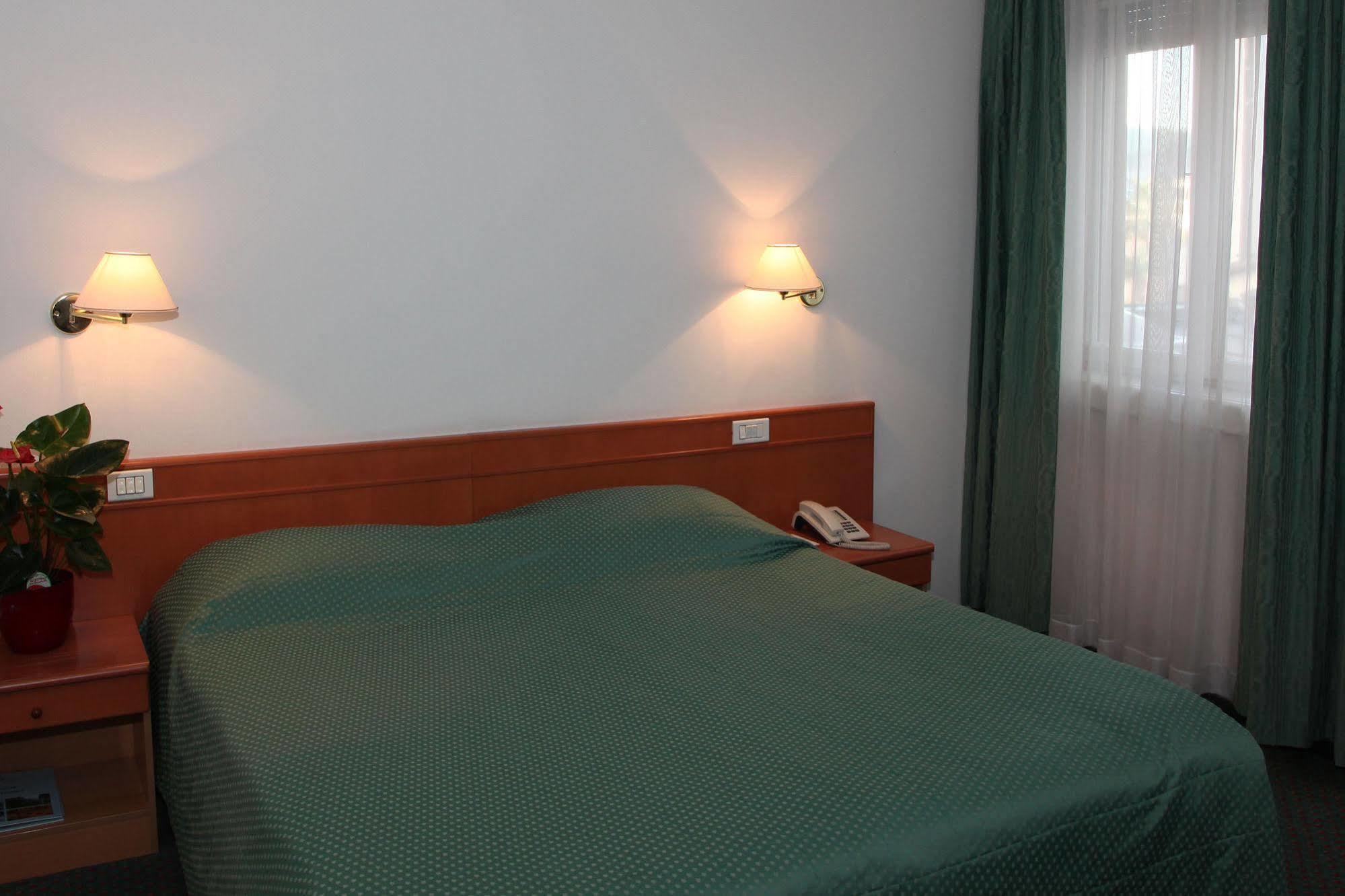 Hotel Grand Koper Luaran gambar