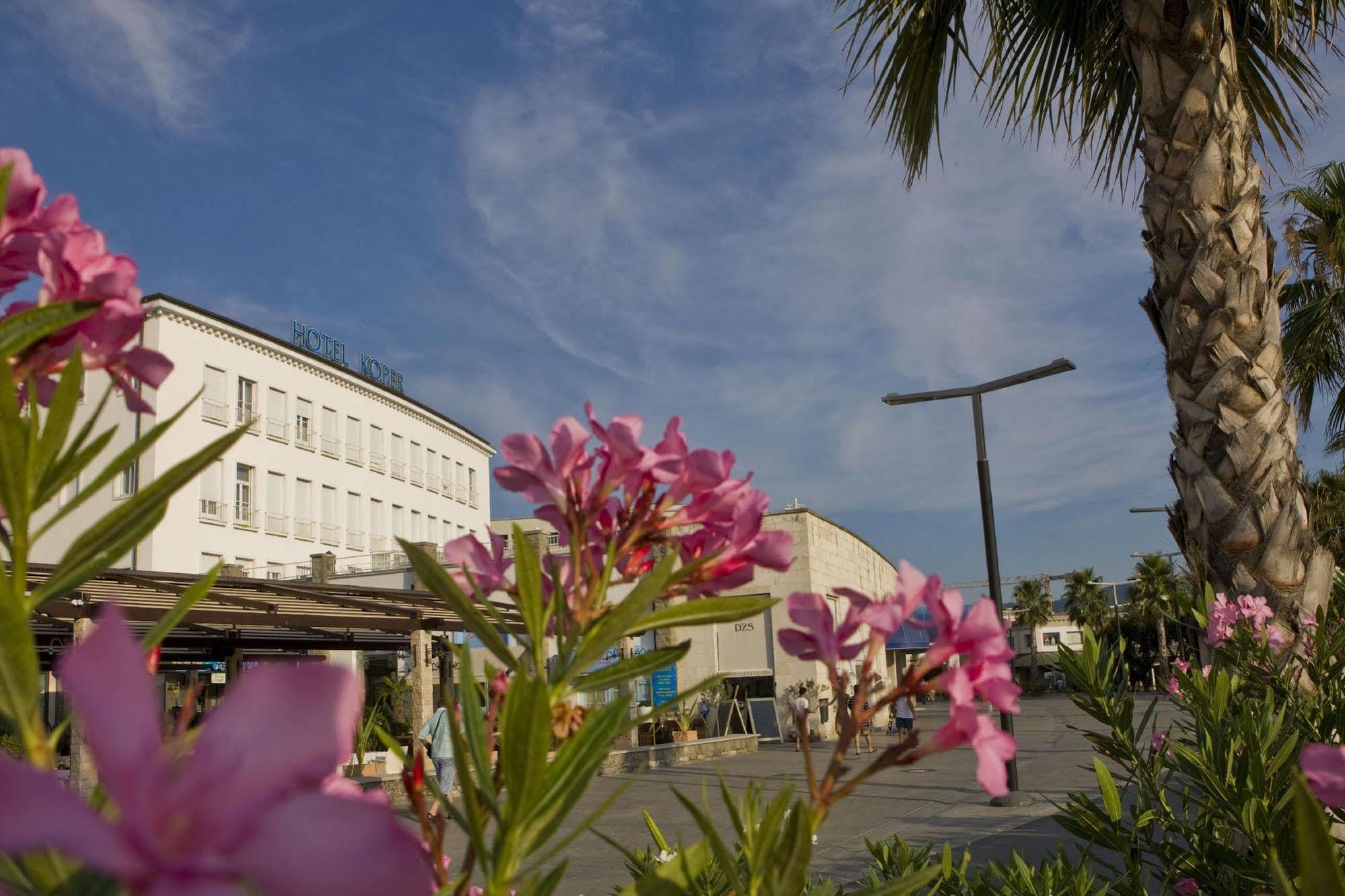 Hotel Grand Koper Luaran gambar